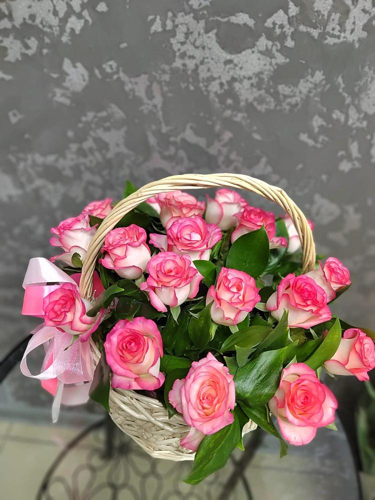 Цветочная композиция из Розы в корзине в Рославле