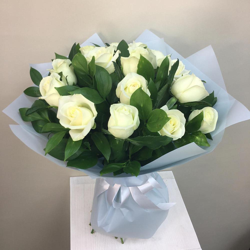 Букет 15 Белых роз Проуд в Рославле