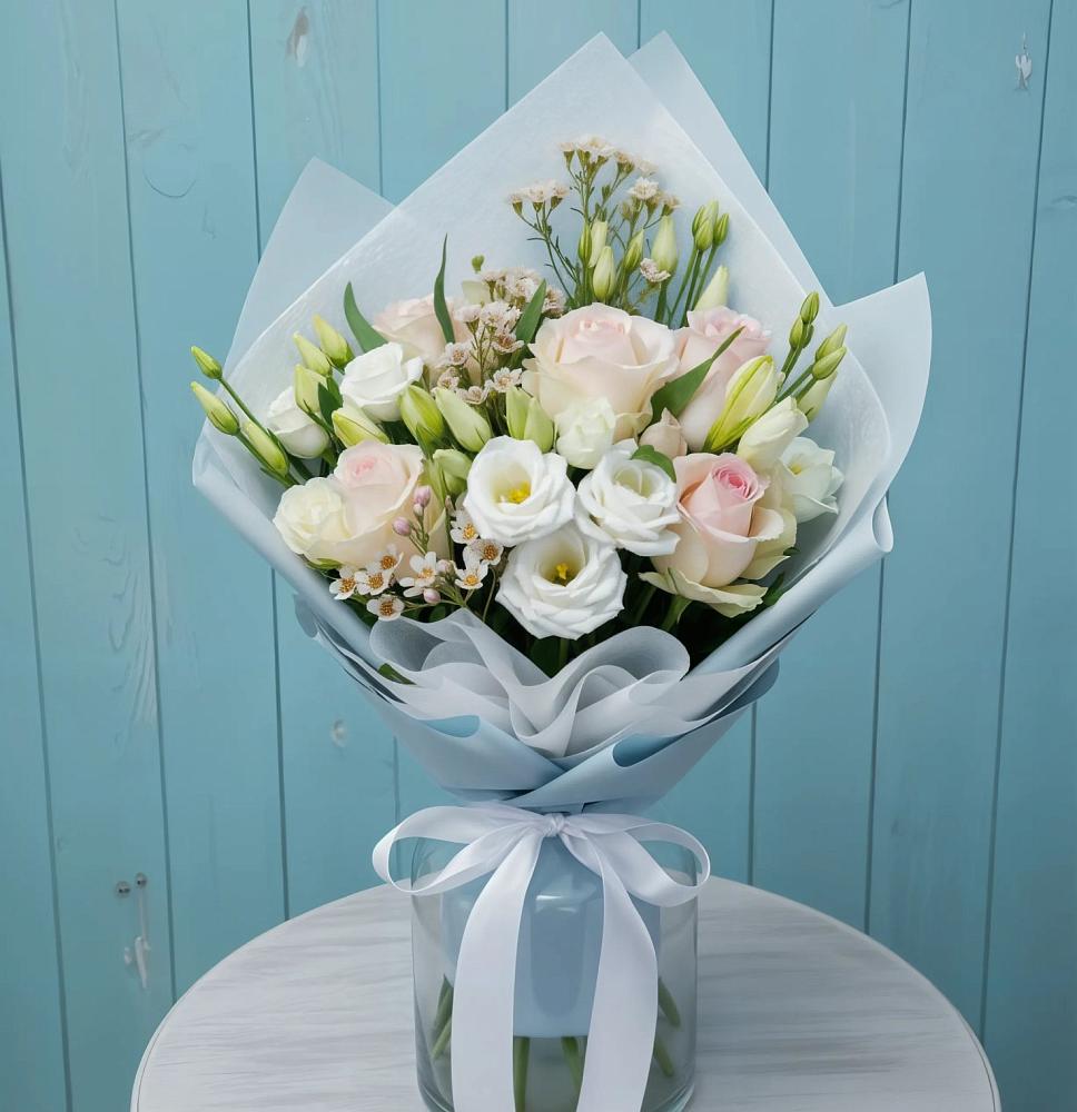 Букет цветов из: Розы и Лизиантусы в Рославле