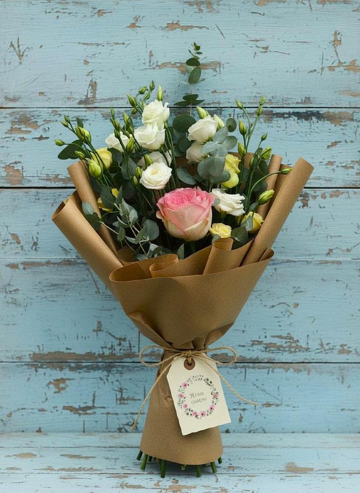 Букет цветов из: Розы и Лизиантусы в Рославле