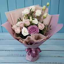 Букет цветов из:  Розы и Лизиантусы в Рославле