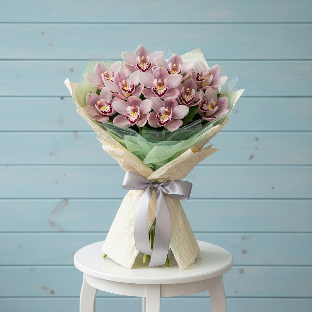 Букет цветов из: Орхидеи и Розы в Рославле