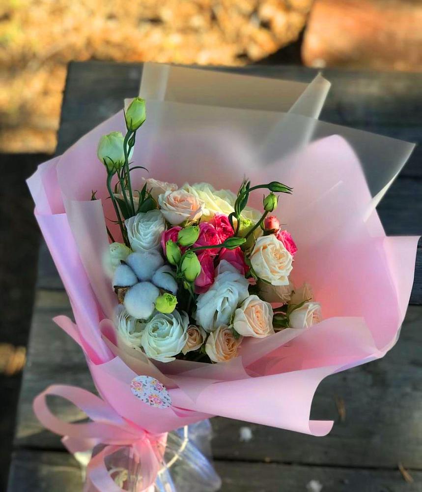 Букет цветов из: Розы и Лизиантусы в Рославле