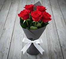 Букет 5 Красных роз Эдлесс Лав в Рославле