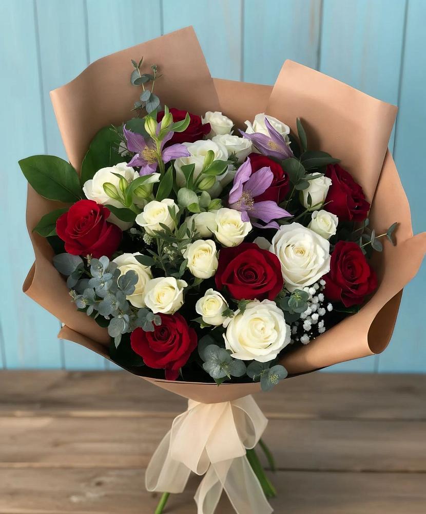 Букет цветов из: Розы и Альстромерии в Рославле