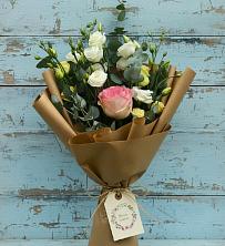 Букет цветов из:  Розы и Лизиантусы в Рославле
